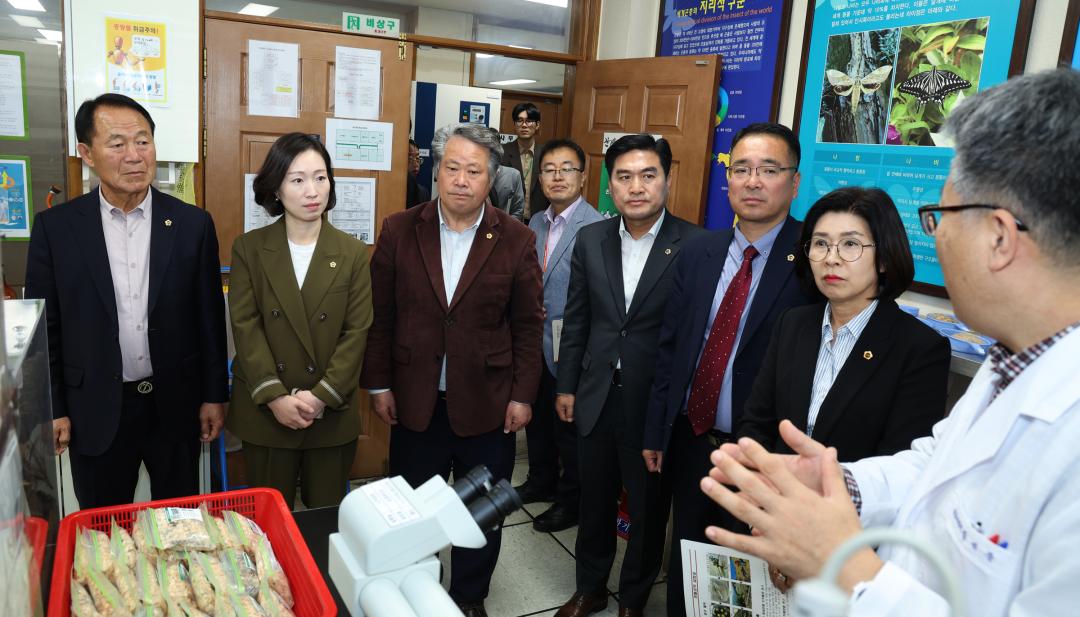 '제333회 농림수산위원회 현지시찰(산림과학연구원)' 게시글의 사진(21) '2024-11-14 제333회 농림수산위원회 현지시찰(산림과학연구원) (22).jpg'