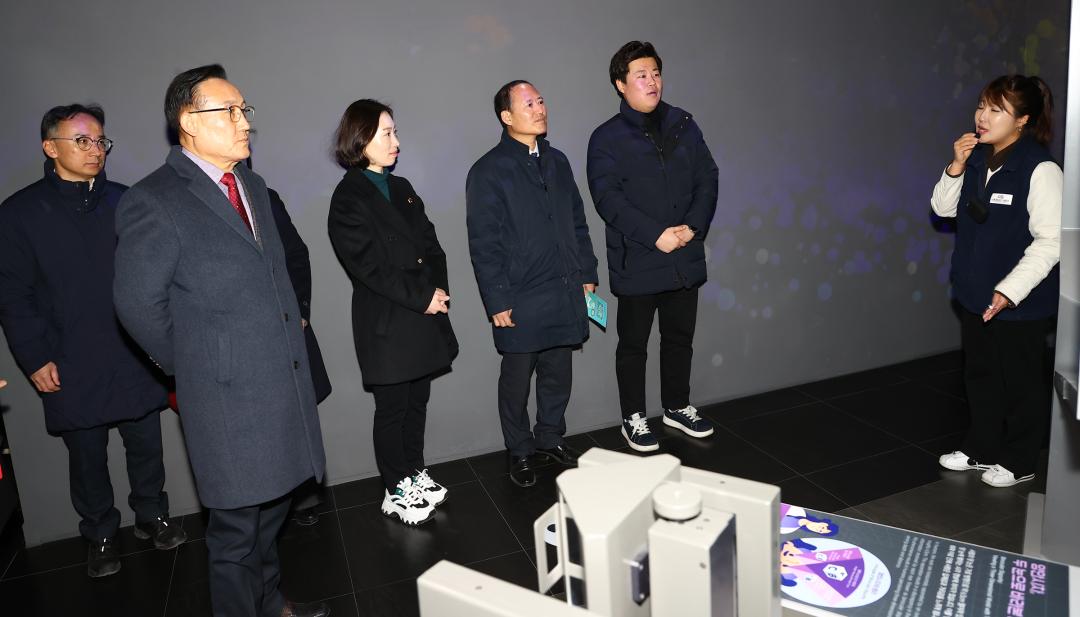 '제334회 미래모빌리티 혁신 특별위원회 현지시찰(2일차)' 게시글의 사진(34) '2025-02-14 제334회 미래모빌리티 혁신 특별위원회 현지시찰 (34).jpg'