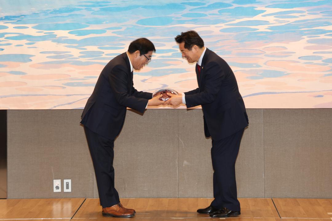 '대한민국 시도의회운영위원장협의회 제10대 후반기 제8차 정기회' 게시글의 사진(172) '2024-05-16 대한민국 시도의회운영위원장협의회 제10대 후반기 제8차 정기회 (174).jpg'