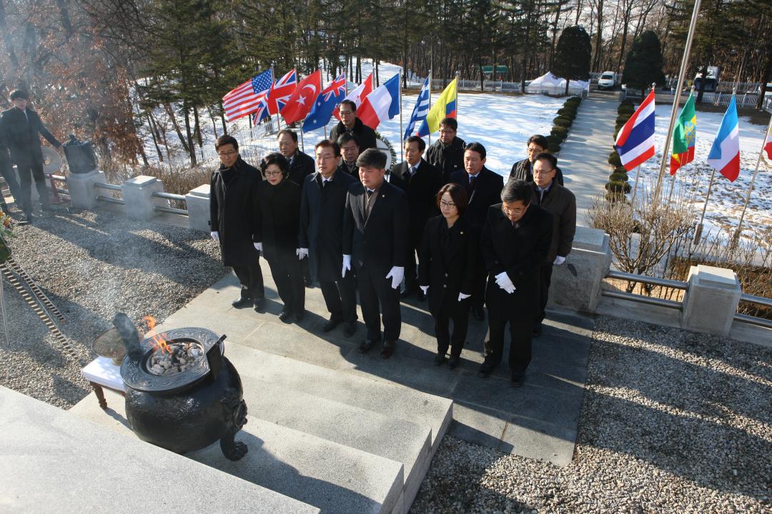 '강원도의회 신년 충렬탑 참배' 게시글의 사진(5) '2015-01-02 강원도의회 신년 충렬탑 참배 (5).jpg'