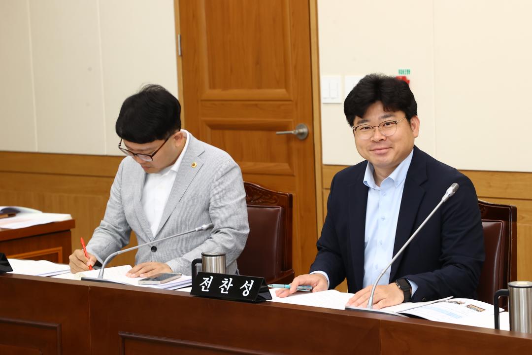 '제337회 제1차 교육위원회' 게시글의 사진(12) '2025-05-09 제337회 제1차 교육위원회 (13).jpg'