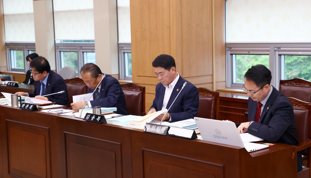 '제337회 제1차 경제산업위원회' 게시글의 사진(9) '2025-05-09 제337회 제1차 경제산업위원회 (9).jpg'