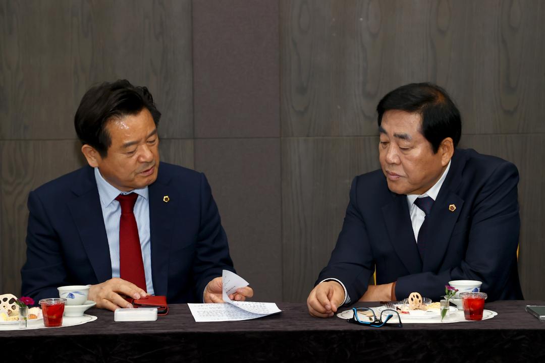 '대한민국 시도의회운영위원장협의회 제10대 후반기 제8차 정기회' 게시글의 사진(26) '2024-05-16 대한민국 시도의회운영위원장협의회 제10대 후반기 제8차 정기회 (25).jpg'