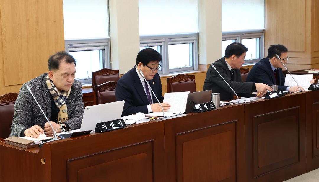 '제334회 제1차 경제산업위원회' 게시글의 사진(13) '2025-02-05 제334회 제1차 경제산업위원회 (11).jpg'