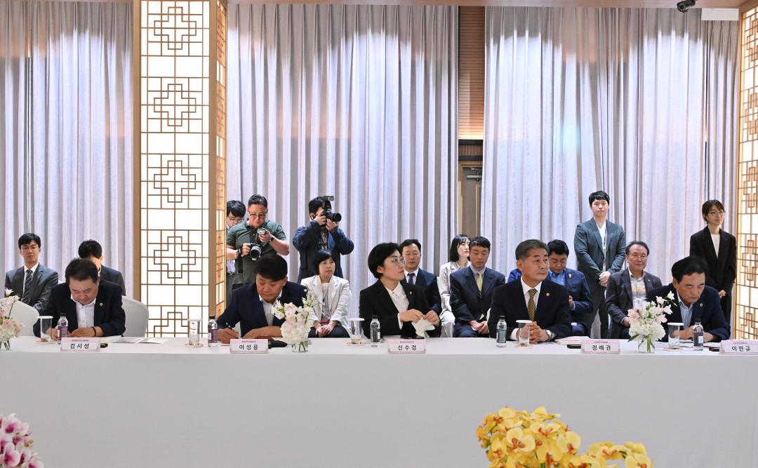 '대한민국시도의회의장협의회 제5차 임시회' 게시글의 사진(11) '2025-09-23 대한민국시도의회의장협의회 제5차 임시회 (11).jpg'