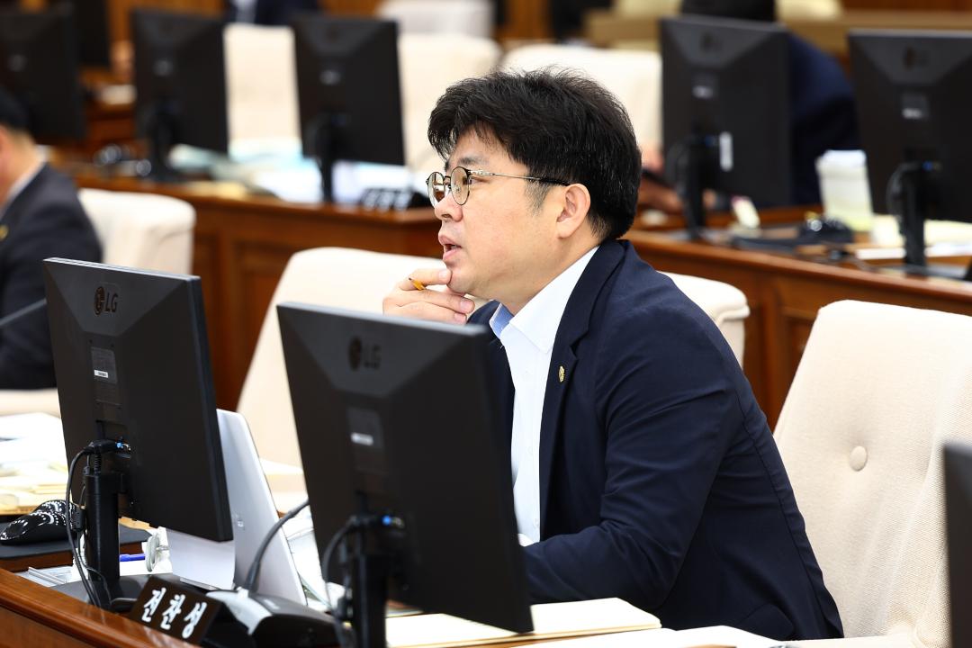 '제342회 제2차 예산결산특별위원회' 게시글의 사진(20) '2025-12-02 제342회 제2차 예산결산특별위원회 (20).jpg'