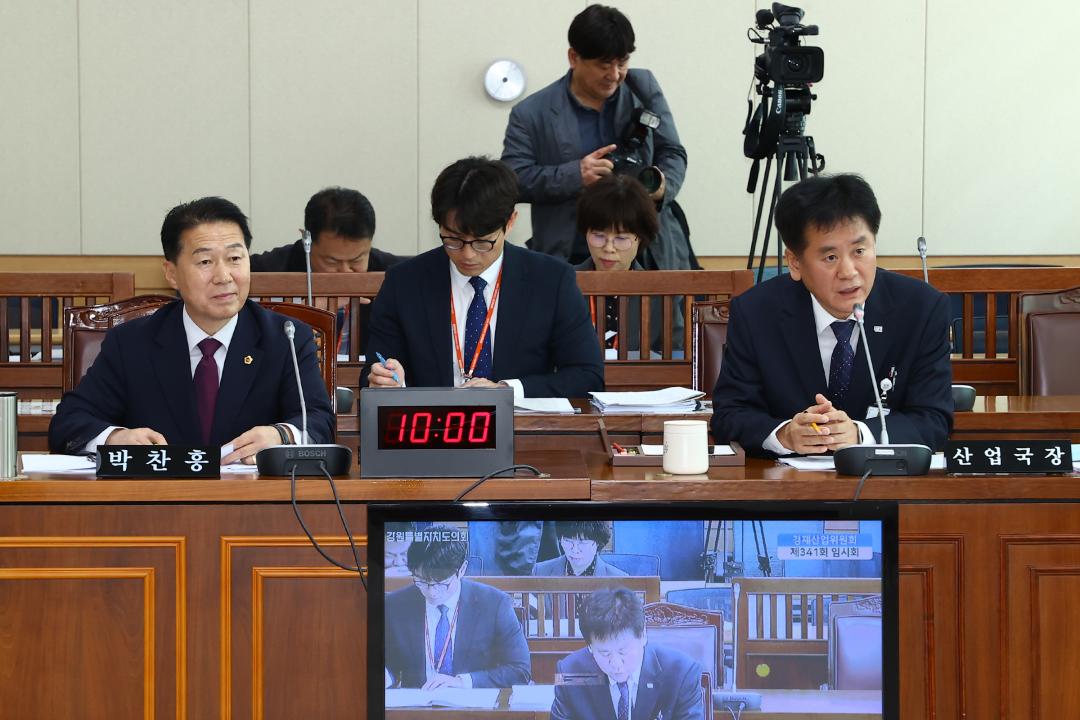 '제341회 제2차 경제산업위원회' 게시글의 사진(10) '2025-10-15 제341회 제2차 경제산업위원회 (11).jpg'