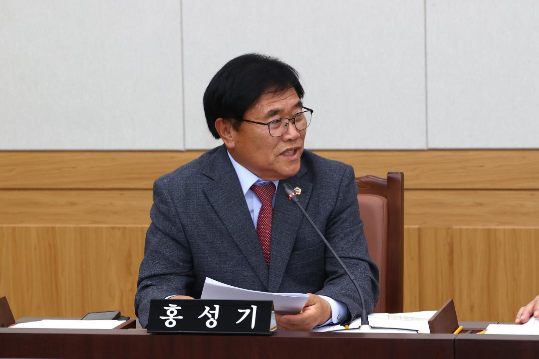 '2025년도 안전건설위원회 행정사무감사(건설교통국)' 게시글의 사진(64) '2025-11-07 2025년도 안전건설위원회 행정사무감사(건설교통국) (64).jpg'
