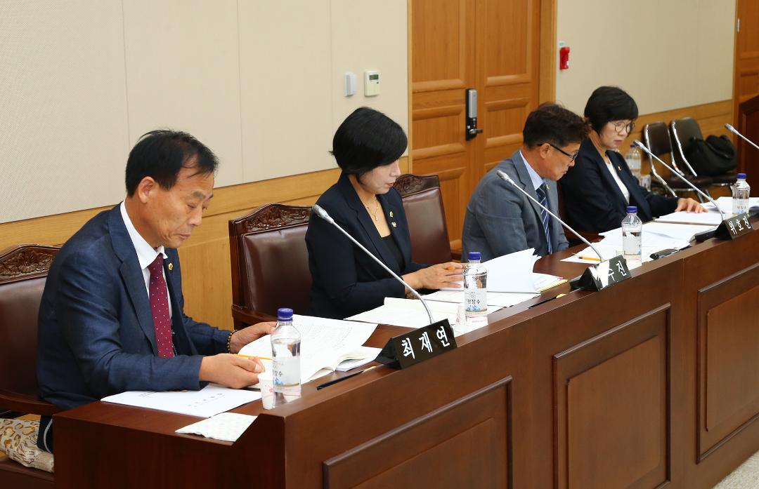 '제284회 제1차 농림수산위원회' 게시글의 사진(11) '2019-09-04 제284회 제1차 농림수산위원회 (11).jpg'