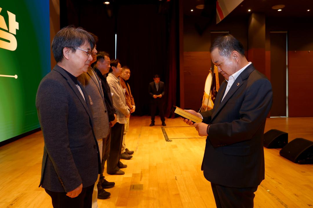 '제107회 전국동계체육대회 강원특별자치도 선수단 유공자 시상식' 게시글의 사진(3) '2026-03-31 제107회 전국동계체육대회 강원특별자치도 선수단 유공자 시상식 (3).jpg'