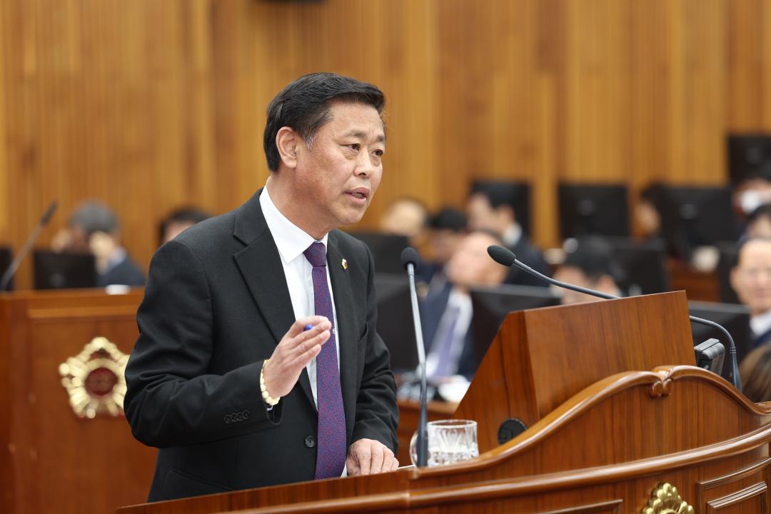 '제335회 제2차 본회의(제1차 도정 및 교육행정에 관한 질문)' 게시글의 사진(20) '2025-03-11 제335회 제2차 본회의(제1차 도정 및 교육행정에 관한 질문) (20) 지광천 의원.jpg'