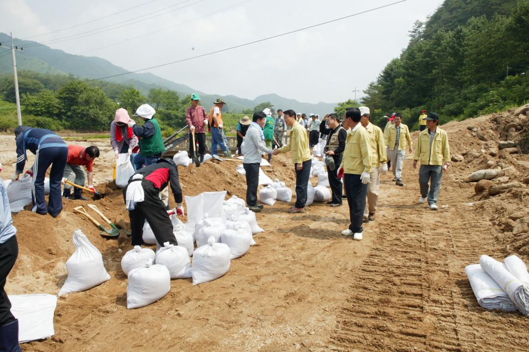 '수해지역 복구 자원봉사' 게시글의 사진(1) '2006-07-25 수해지역 복구 자원봉사 (1).JPG'