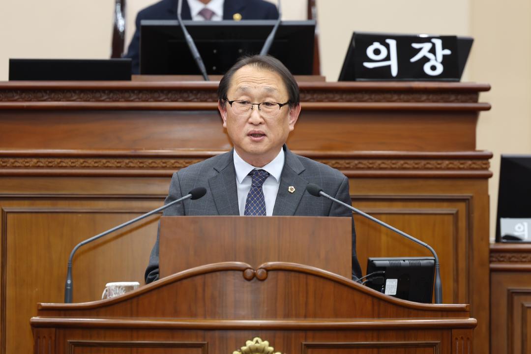 '제335회 제2차 본회의(제1차 도정 및 교육행정에 관한 질문)' 게시글의 사진(102) '2025-03-11 제335회 제2차 본회의(제1차 도정 및 교육행정에 관한 질문) (102) 박관희 의원.jpg'