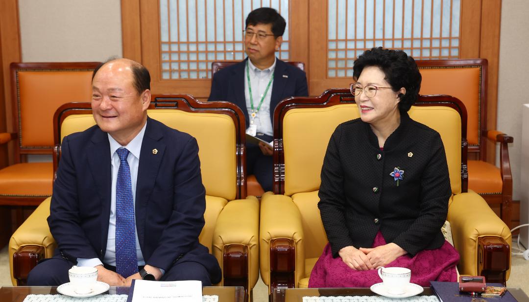 '2025회계연도 결산검사위원 위촉식 및 간담회' 게시글의 사진(30) '2026-04-16 2025회계연도 결산검사위원 위촉식 및 간담회 (32).jpg'