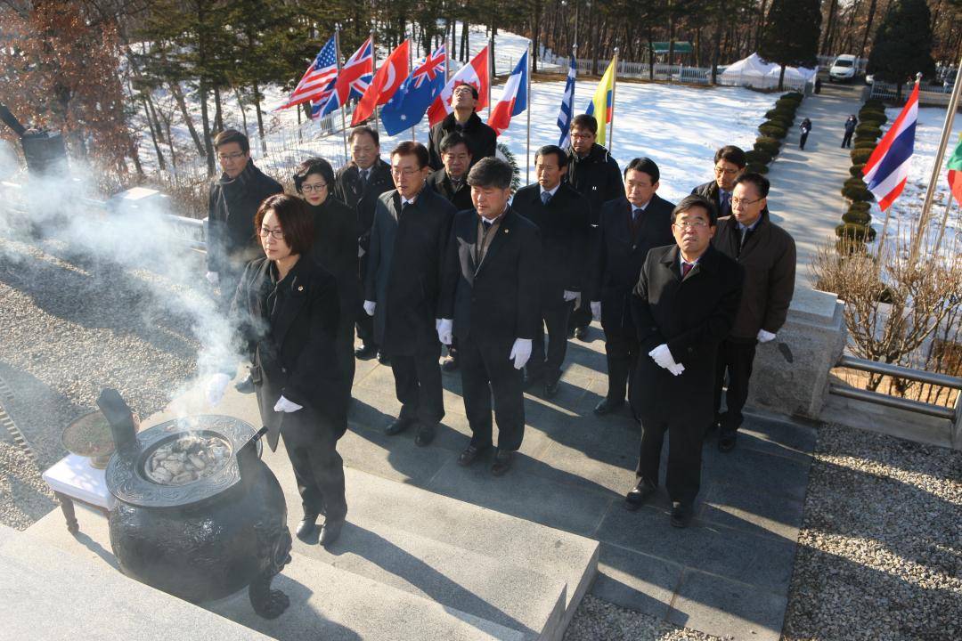 '강원도의회 신년 충렬탑 참배' 게시글의 사진(19) '2015-01-02 강원도의회 신년 충렬탑 참배 (19).jpg'