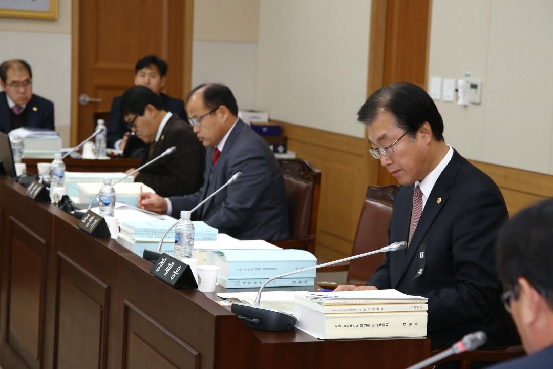 '제251회 제3차 경제건설위원회' 게시글의 사진(17) '2015-11-26 제251회 제3차 경제건설위원회 (17).JPG'