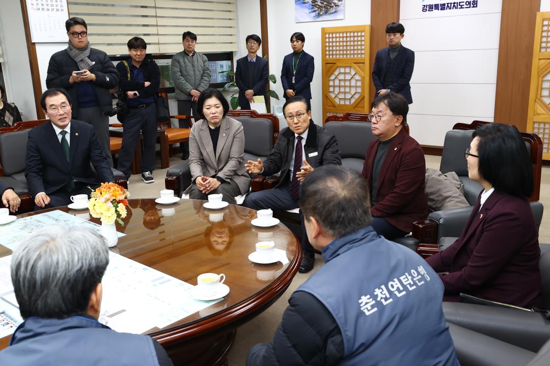 '2025년 강원특별자치도의회 사랑의 연탄 기부 전달식' 게시글의 사진(18) '2025-11-27 2025년 강원특별자치도의회 사랑의 연탄 기부 전달식 (17).jpg'