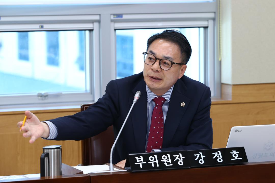 '제342회 제1차 경제산업위원회(2025년도 행정사무감사(중도개발공사))' 게시글의 사진(23) '2025-11-05 제342회 제1차 경제산업위원회(2025년도 행정사무감사(중도개발공사)) (23).jpg'