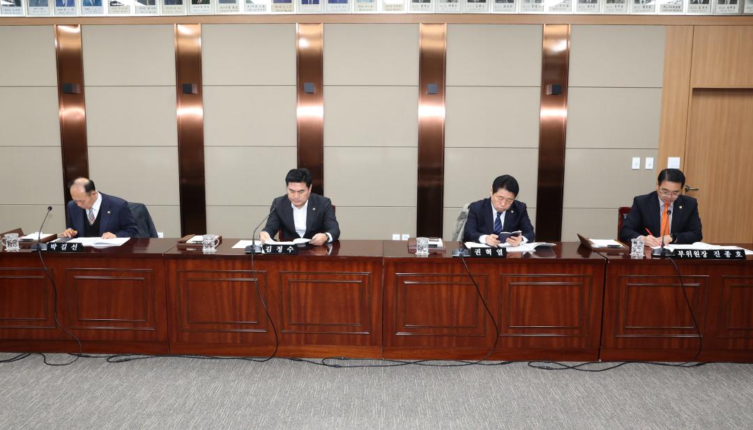 '제334회 제3차 농림수산위원회' 게시글의 사진(8) '2025-02-07 제334회 제3차 농림수산위원회 (6).jpg'