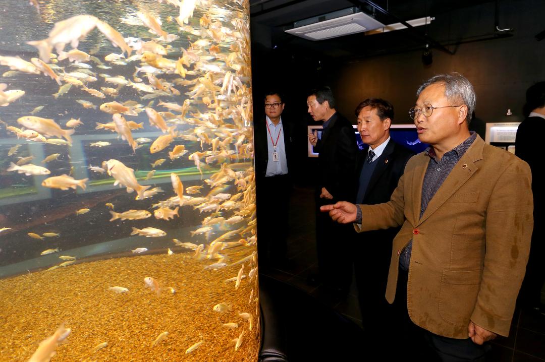 '제286회 농림수산위원회 현지시찰(내수면자원센터)' 게시글의 사진(17) '2019-11-15 제286회 농림수산위원회 현지시찰(내수면자원센터) (17).jpg'