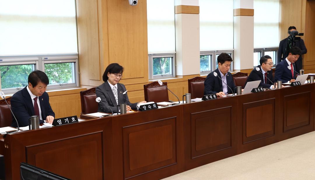 '제337회 제1차 의회운영위원회' 게시글의 사진(20) '2025-05-08 제337회 제1차 의회운영위원회 (20).jpg'