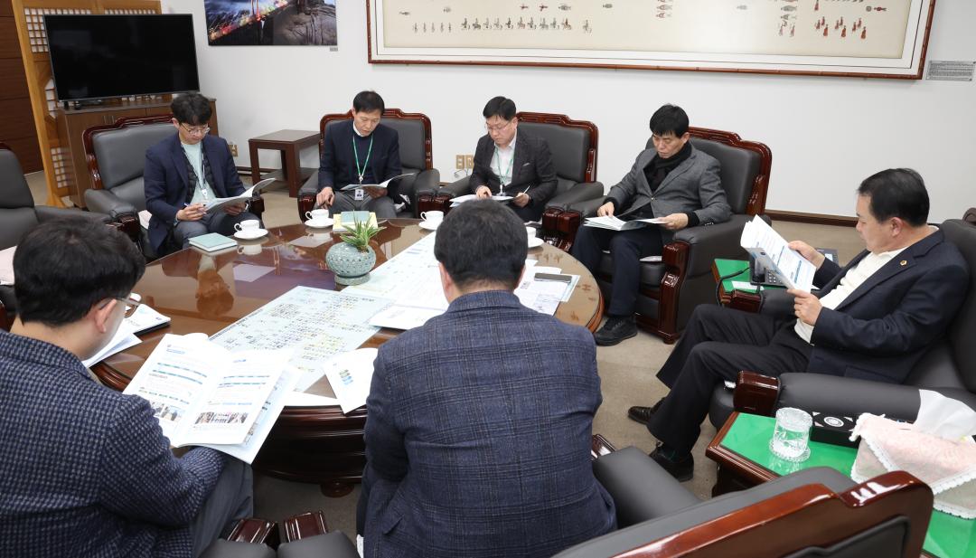 '교육위원회 IB 교육기관 벤치마킹 결과보고회' 게시글의 사진(10) '2025-02-10 교육위원회 간담 (10).jpg'