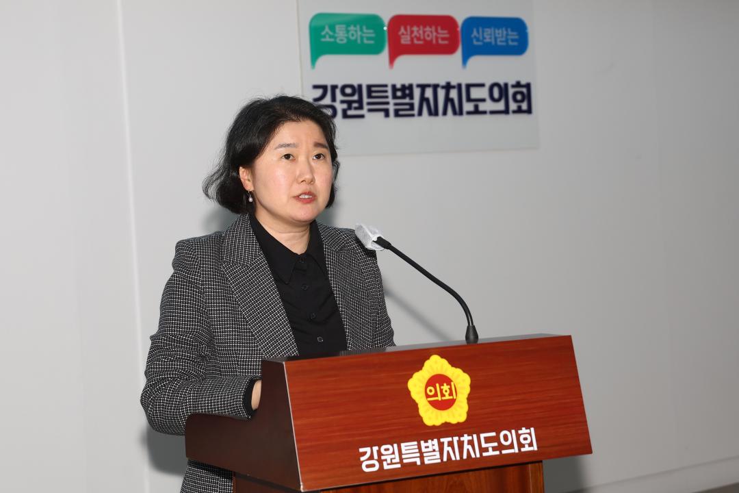 '강원특별자치도의회 고령친화도시연구회 연구용역 중간보고회' 게시글의 사진(8) '2026-04-03 고령친화도시연구회 연구용역 중간보고회 (8).jpg'