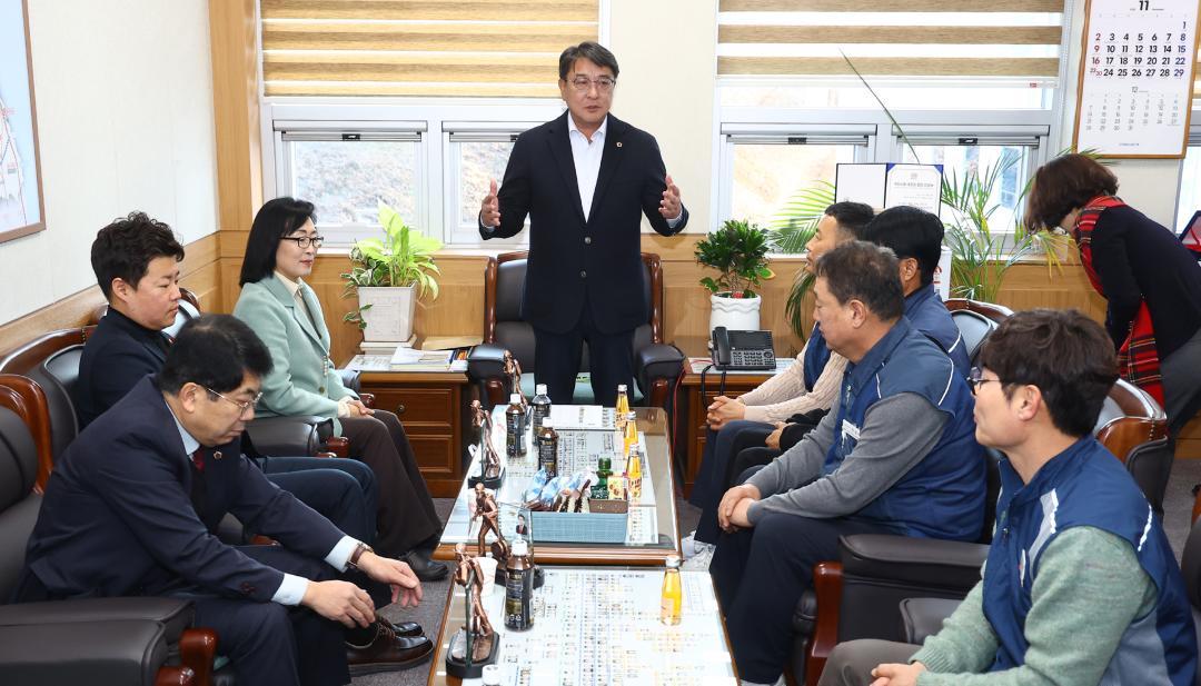 '전국공무원노동조합 소방본부 강원소방지부 안전건설위원회 감사패 전달식' 게시글의 사진(32) '2025-12-12 전국공무원노동조합 소방본부 강원소방지부 안전건설위원회 감사패 전달 (32).jpg'