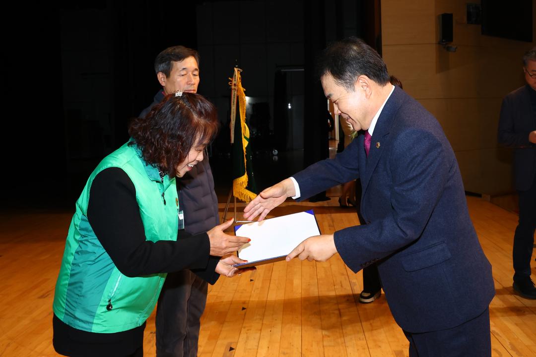 '강원특별자치도 새마을지도자대회' 게시글의 사진(21) '2025-11-26 강원특별자치도 새마을지도자대회 (21).jpg'