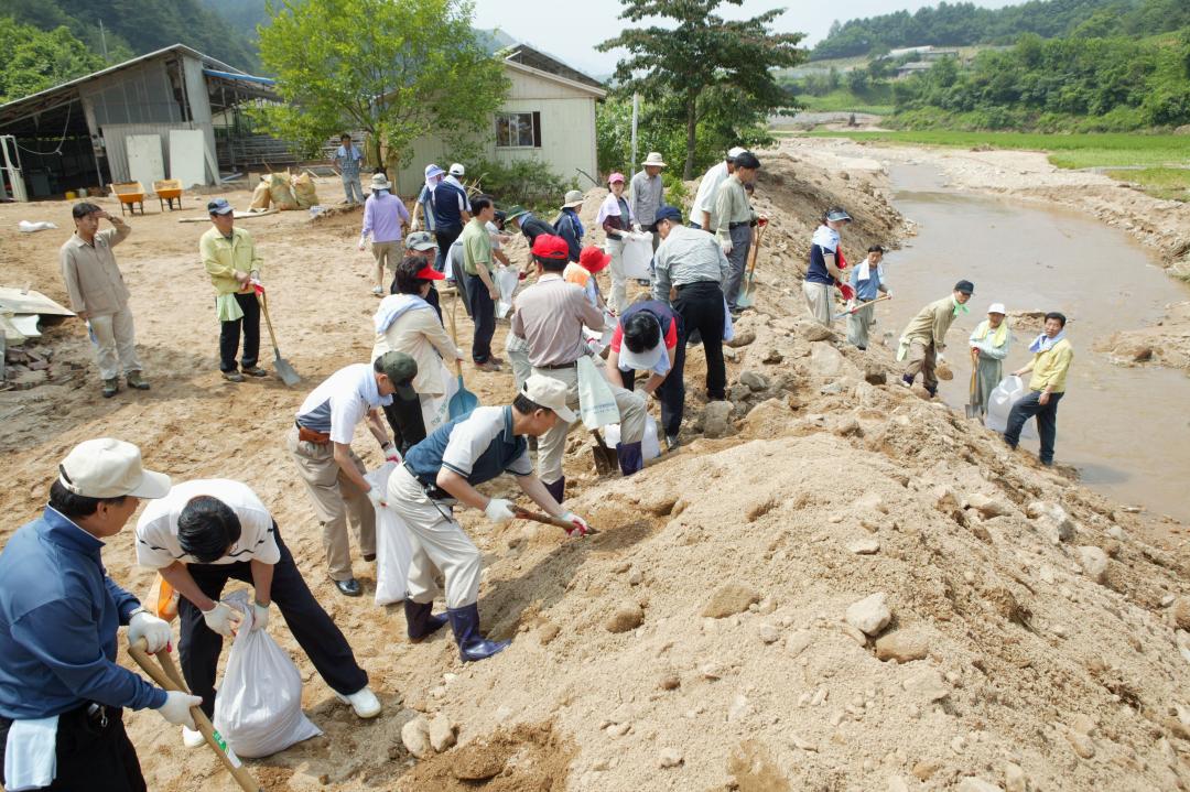 '수해지역 복구 자원봉사' 게시글의 사진(9) '2006-07-25 수해지역 복구 자원봉사 (9).JPG'