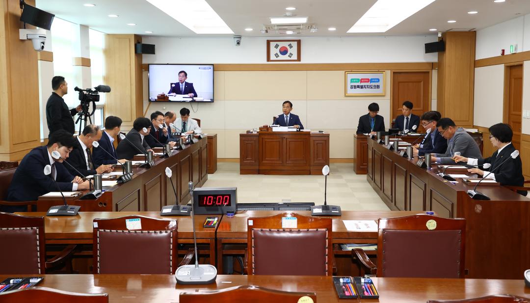 '제337회 제3차 강원특별자치도경제진흥원장 인사청문특별위원회' 게시글의 사진(12) '2025-05-12 제337회 제3차 강원특별자치도경제진흥원 인사청문특별위원회 (12).jpg'