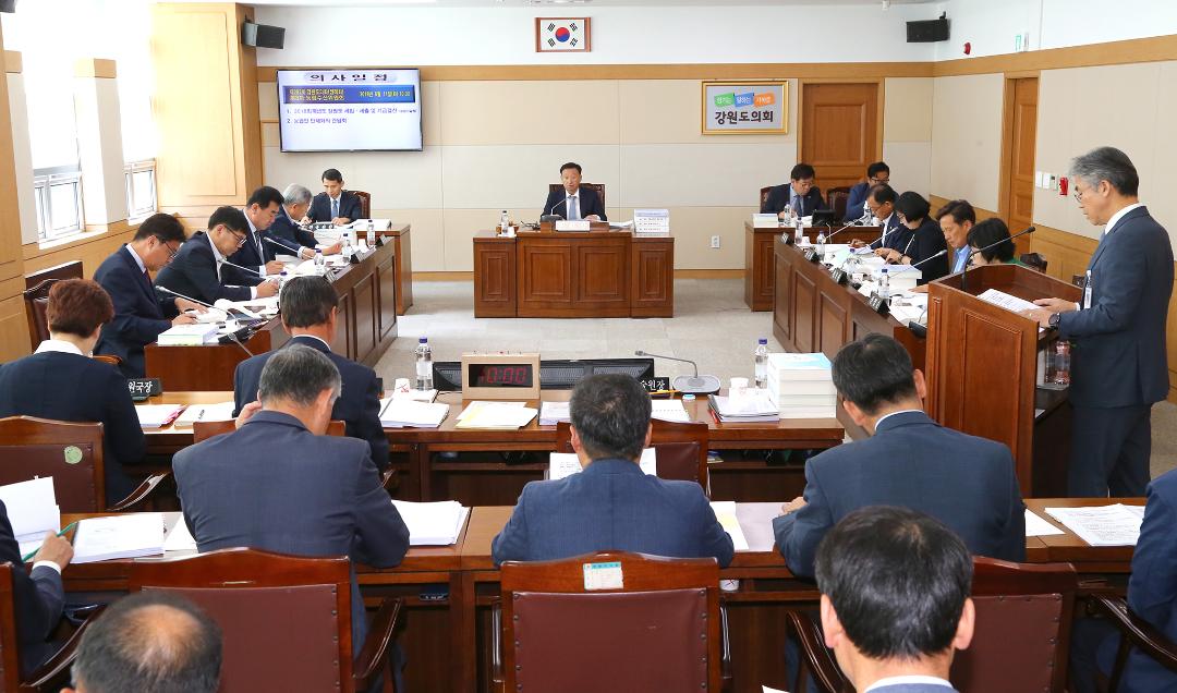 '제282회 제3차 농림수산위원회' 게시글의 사진(1) '2019-06-11 제282회 제3차 농림수산위원회 (1).jpg'