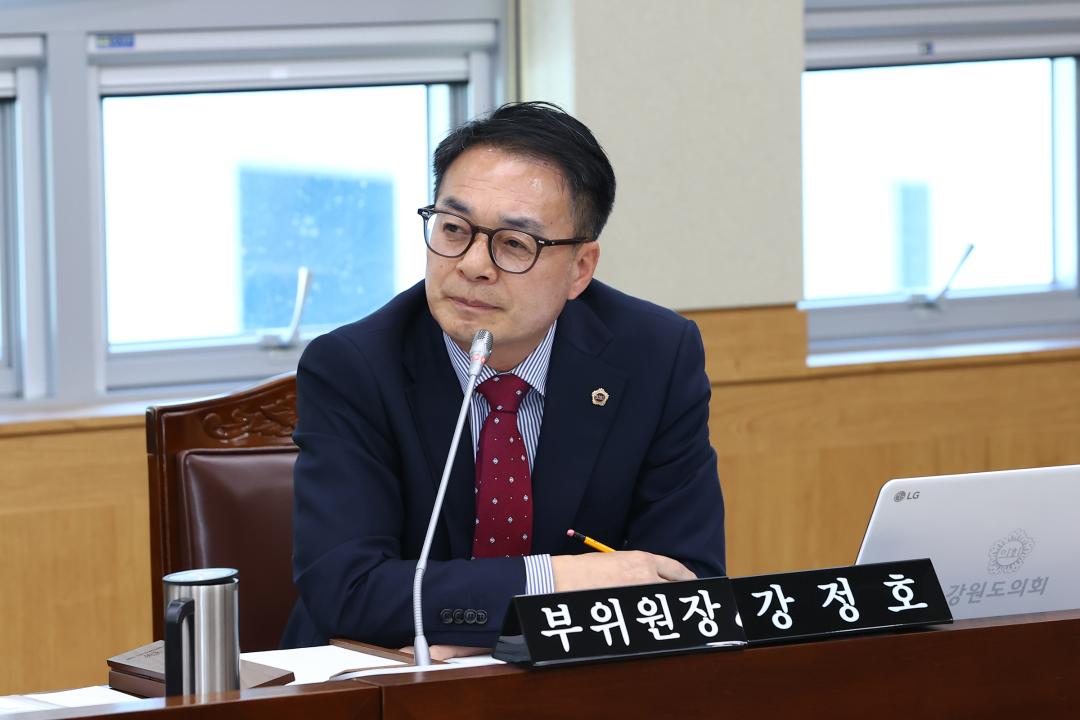 '제342회 제1차 경제산업위원회(2025년도 행정사무감사(중도개발공사))' 게시글의 사진(21) '2025-11-05 제342회 제1차 경제산업위원회(2025년도 행정사무감사(중도개발공사)) (21).jpg'