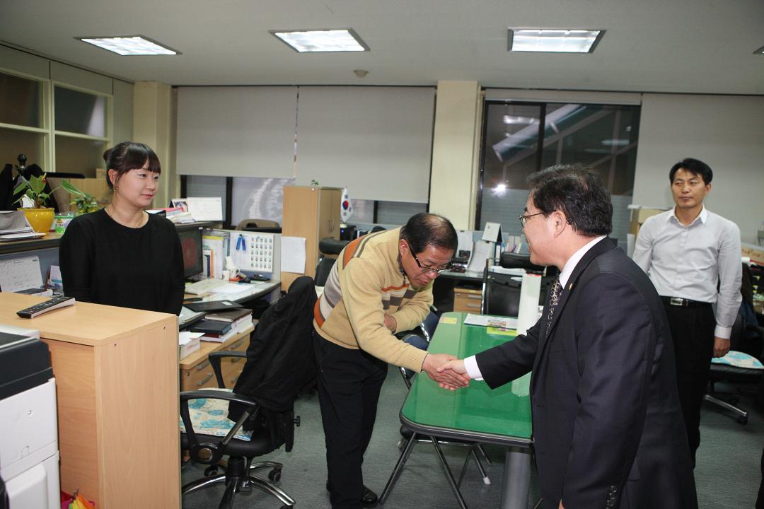 '의장 의회사무처직원 격려' 게시글의 사진(16) '2011-12-29 의장 의회사무처직원 격려 (16).jpg'