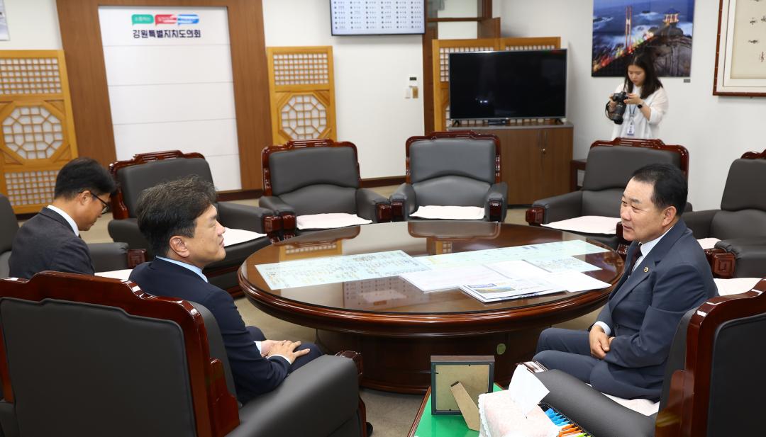 '강원특별자치도의회 방문(신임 강원경찰청장 )' 게시글의 사진(6) '2025-09-30 신임 강원경찰청장 방문 (6).jpg'
