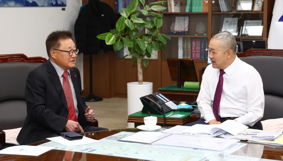 '강원특별자치도의회 방문(이문희 전 도의원 및 원주시민 방문)' 게시글의 사진(2) '2026-02-12 이문희 전 도의원 및 원주도민 방문 (2).jpg'