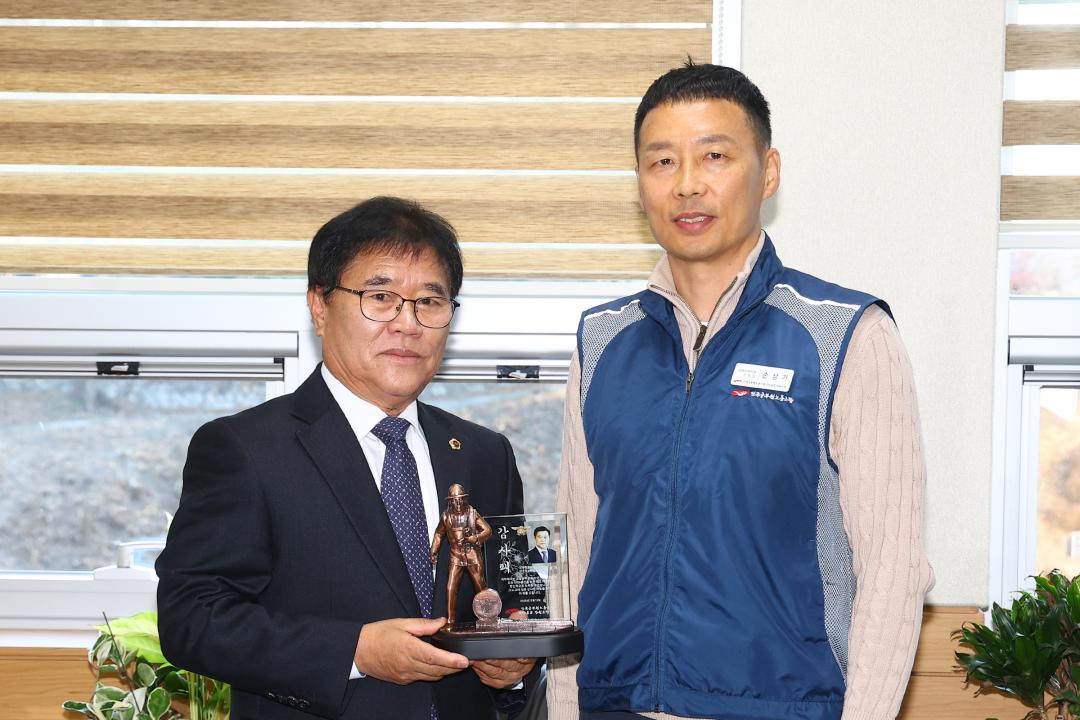 '전국공무원노동조합 소방본부 강원소방지부 안전건설위원회 감사패 전달식' 게시글의 사진(13) '2025-12-12 전국공무원노동조합 소방본부 강원소방지부 안전건설위원회 감사패 전달 (13).jpg'