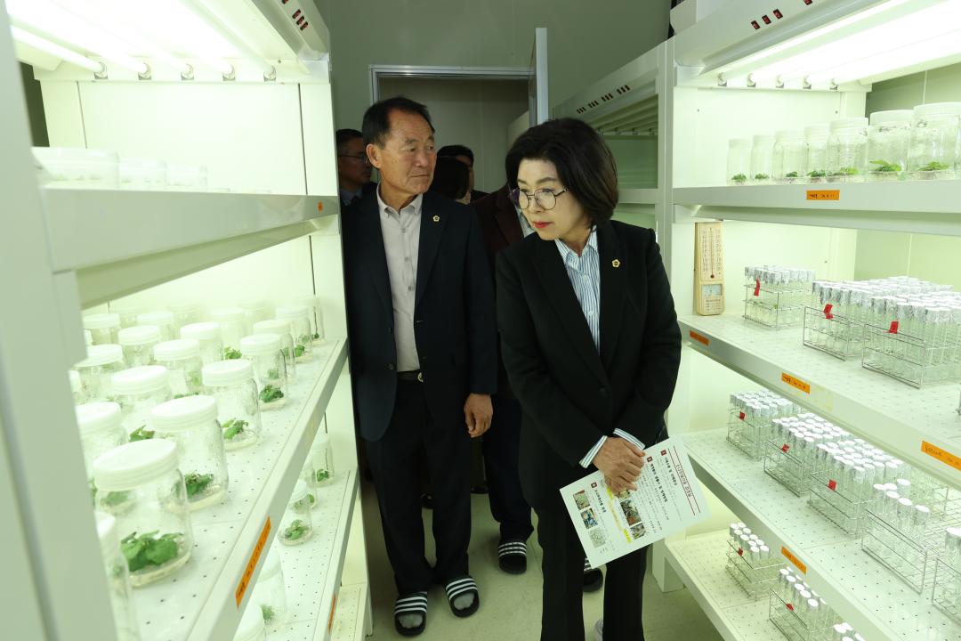 '제333회 농림수산위원회 현지시찰(산림과학연구원)' 게시글의 사진(29) '2024-11-14 제333회 농림수산위원회 현지시찰(산림과학연구원) (30).jpg'