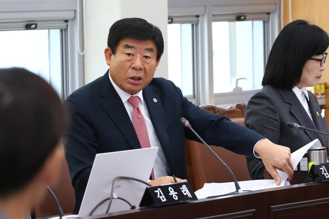 '2025년도 안전건설위원회 행정사무감사(건설교통국)' 게시글의 사진(28) '2025-11-07 2025년도 안전건설위원회 행정사무감사(건설교통국) (28).jpg'