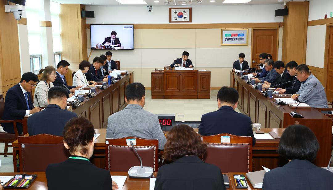 '제347회 제1차 의회운영위원회' 게시글의 사진(19) '2026-07-07 제347회 제1차 의회운영위원회 (19).jpg'