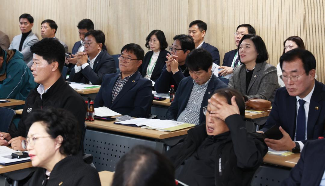 '2025년 상반기 강원특별자치도의회 의정역량강화교육' 게시글의 사진(28) '2025-04-14 2025년 상반기 강원특별자치도의회 의정역량강화교육 (28).jpg'