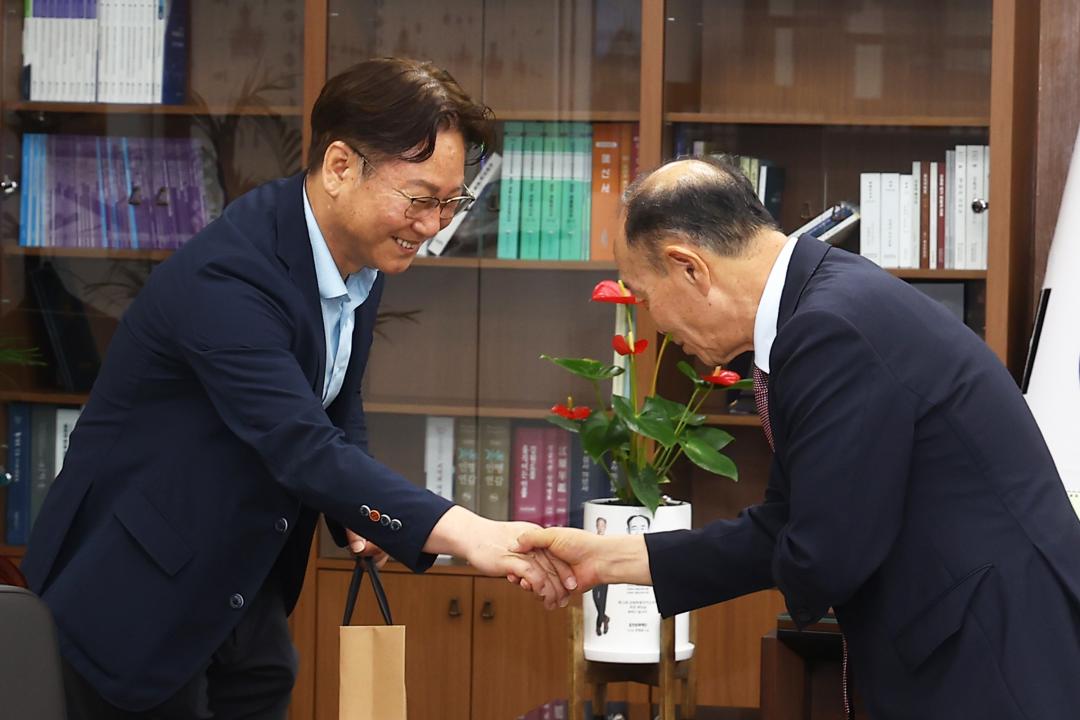 '강원특별자치도의회 방문(춘천폴리텍대학 학장)' 게시글의 사진(2) '2026-08-25 강원특별자치도의회 방문(지경배 춘천폴리텍대학 학장) (1).jpg'