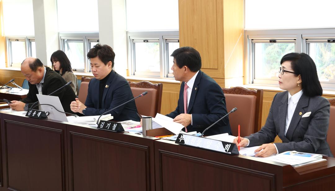 '2025년도 안전건설위원회 행정사무감사(건설교통국)' 게시글의 사진(32) '2025-11-07 2025년도 안전건설위원회 행정사무감사(건설교통국) (32).jpg'