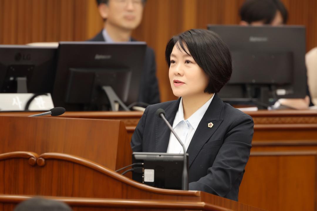 '제335회 제2차 본회의(제1차 도정 및 교육행정에 관한 질문)' 게시글의 사진(95) '2025-03-11 제335회 제2차 본회의(제1차 도정 및 교육행정에 관한 질문) (95) 박윤미 의원.jpg'