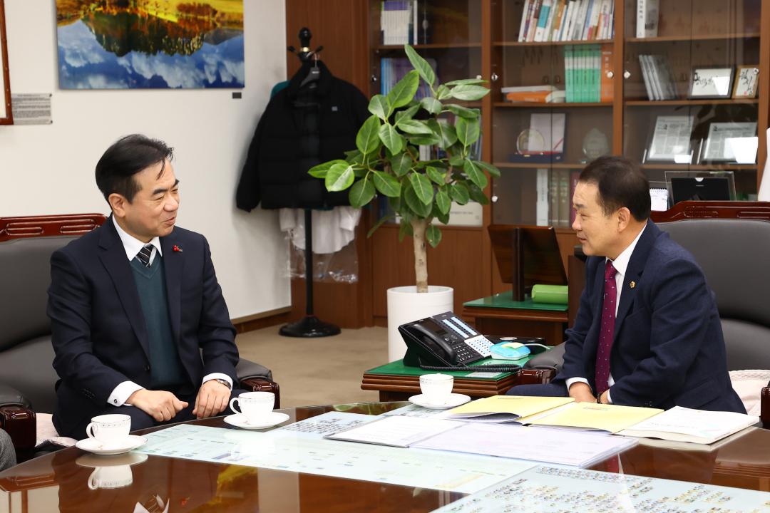 '강원특별자치도의회 방문(춘천KBS 신임총국장)' 게시글의 사진(7) '2026-01-22 강원특별자치도의회 방문(춘천KBS 신임총국장) (7).jpg'