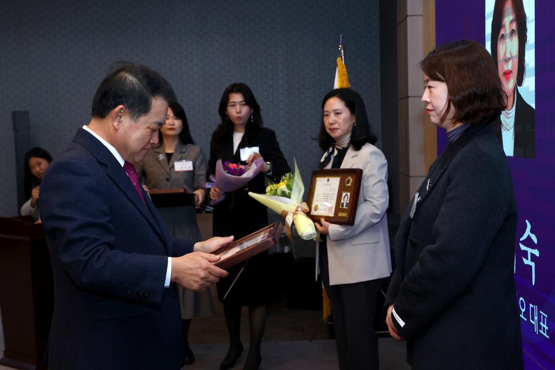 '제25회 강원여성경제인대회' 게시글의 사진(22) '2025-11-26 제25회 강원여성경제인대회 (22).jpg'