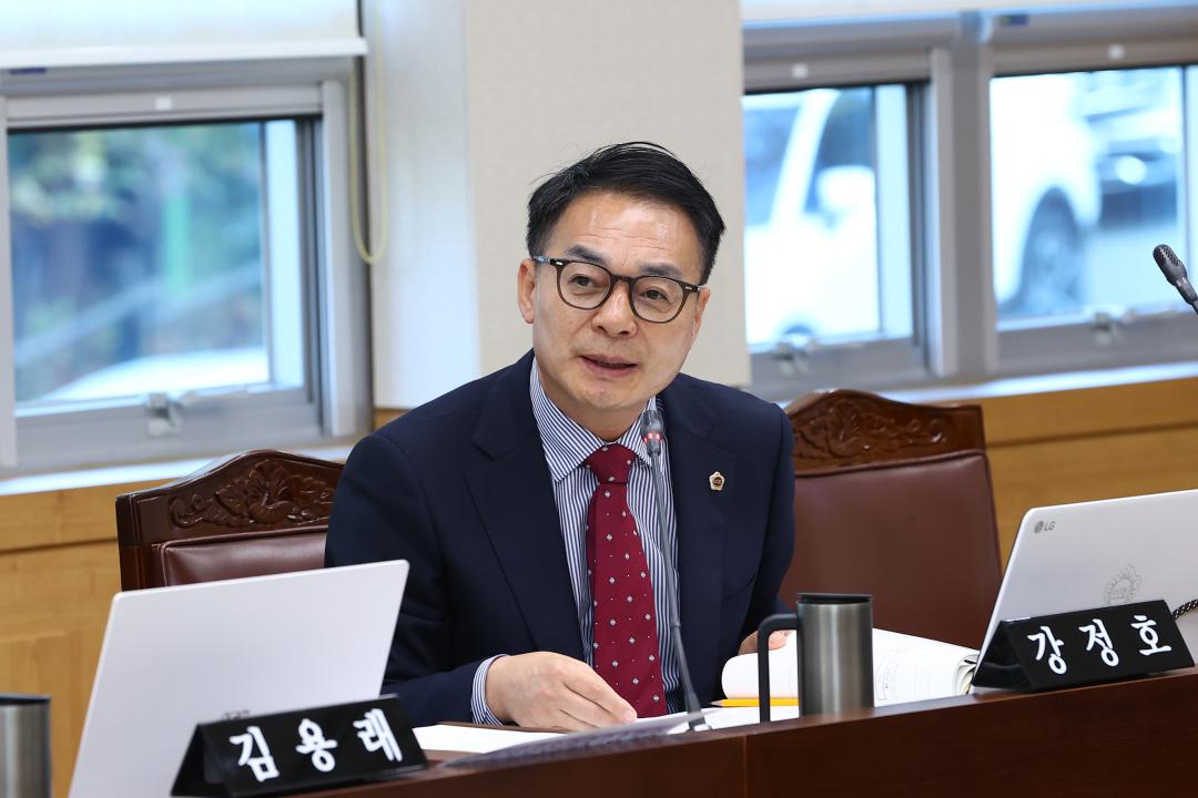 '2025년도 의회운영위원회 행정사무감사(의회사무처)' 게시글의 사진(73) '2025-11-05 2025년도 의회운영위원회 행정사무감사(의회사무처) (73).jpg'