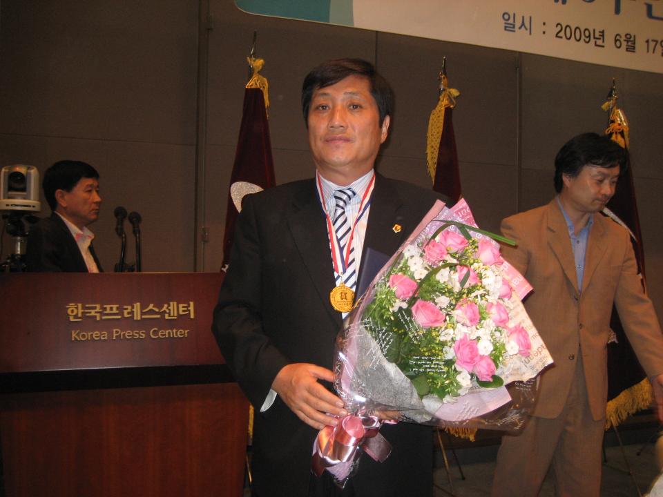 '광역의원 의정대상 수상' 게시글의 사진(4) '2009-06-17 광역의원 의정대상 수상 (4).jpg'