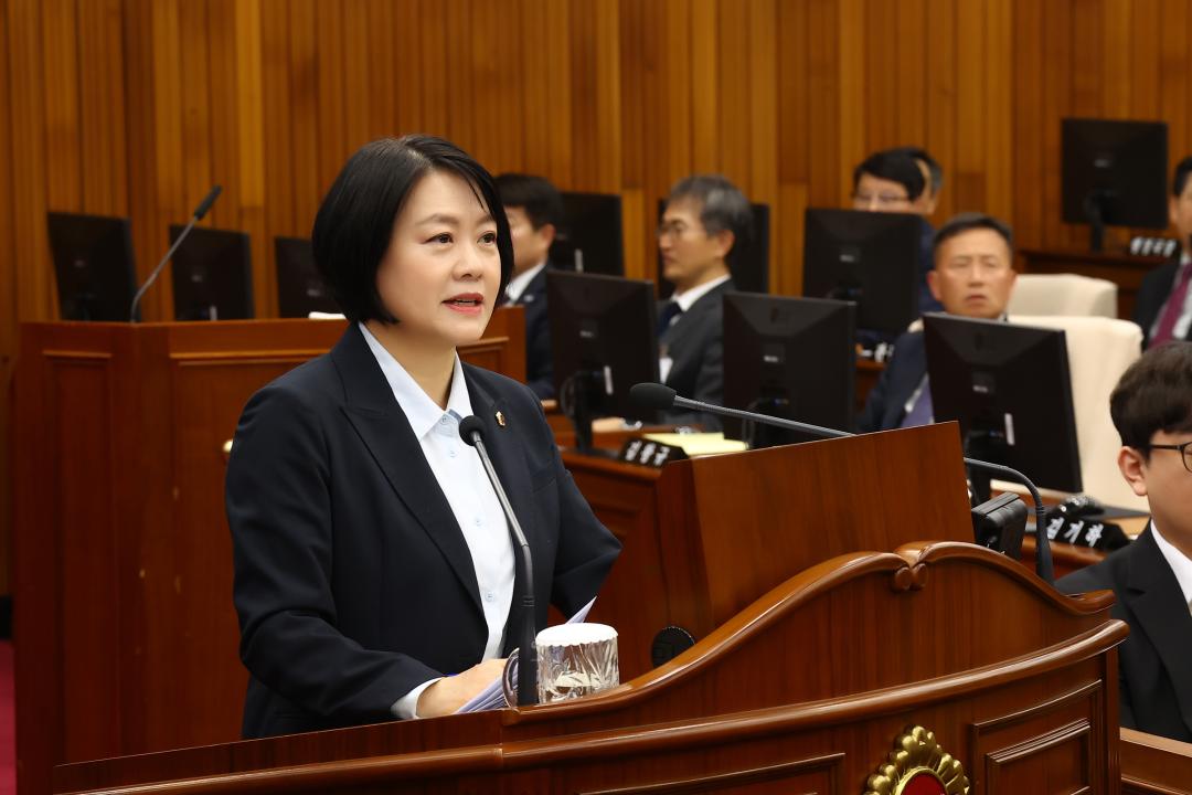 '제335회 제2차 본회의(제1차 도정 및 교육행정에 관한 질문)' 게시글의 사진(86) '2025-03-11 제335회 제2차 본회의(제1차 도정 및 교육행정에 관한 질문) (86) 박윤미 의원.jpg'