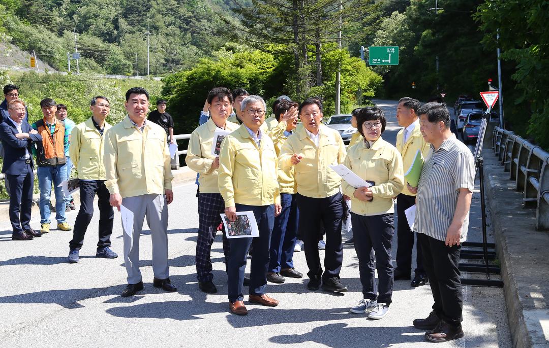'제281회 농림수산위원회 현지시찰(인제 산불현장 및 산림생태관광지)' 게시글의 사진(7) '2019-05-21 제281회 농림수산위원회 현지시찰(인제 산불현장 및 산림생태관광지) (7).jpg'